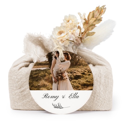 Beige cotton wrapped soaps with round label (6 pcs)