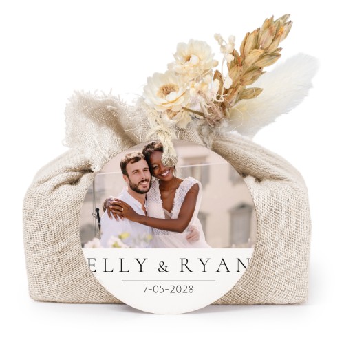 Lot de 6 savons avec emballage en coton beige et étiquettes rondes Lot de 6 savons avec emballage en coton beige et étiquettes rondes