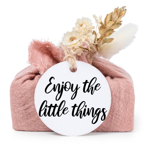 Lot de 6 savons avec emballage en coton rose et étiquettes rondes