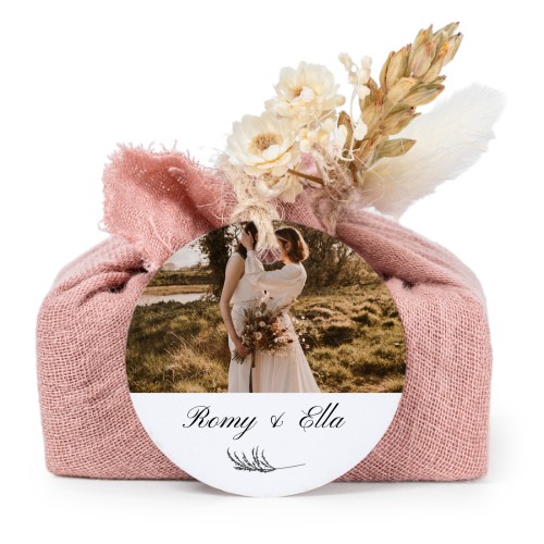 Pink cotton wrapped soaps with round label (6 pcs)