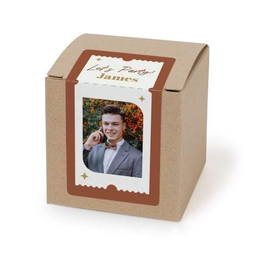 Brun papiræske med rektangulært klistermærke - 24 stk