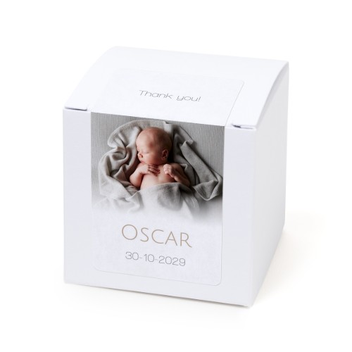 Hvit papireske med rektangulært klistremerke - 24 stk