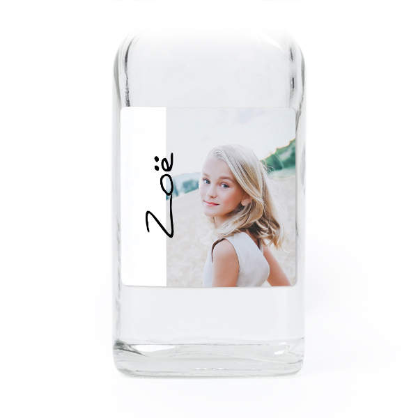 SmĂ„ glasflaskor med fyrkantiga klistermĂ€rken â 12 st SmĂ„ glasflaskor med fyrkantiga klistermĂ€rken â 12 st