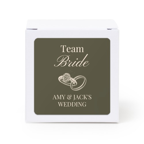 Gaveboks hvit med kvadratisk klistremerke - 24 stk