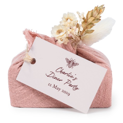 Tvålar i rosa tygförpackningar med rektangulär etikett (6 st)