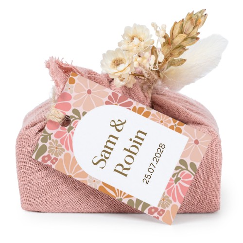 Tvålar i rosa tygförpackningar med rektangulär etikett (6 st)