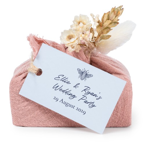 Tvålar i rosa tygförpackningar med rektangulär etikett (6 st)