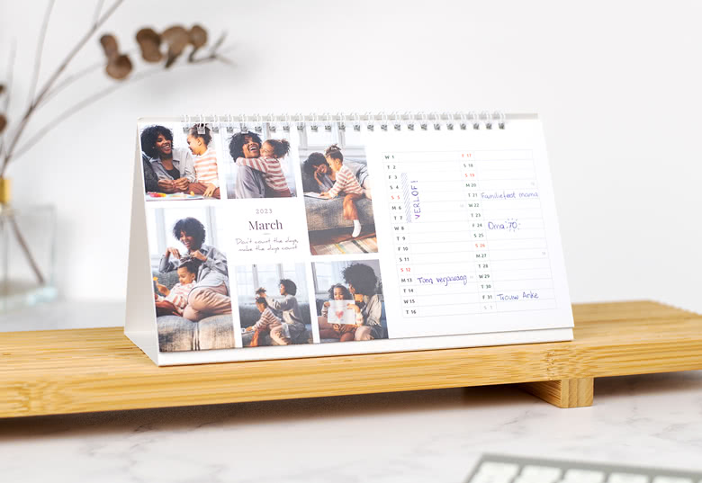 Desk calendar with spiral binding