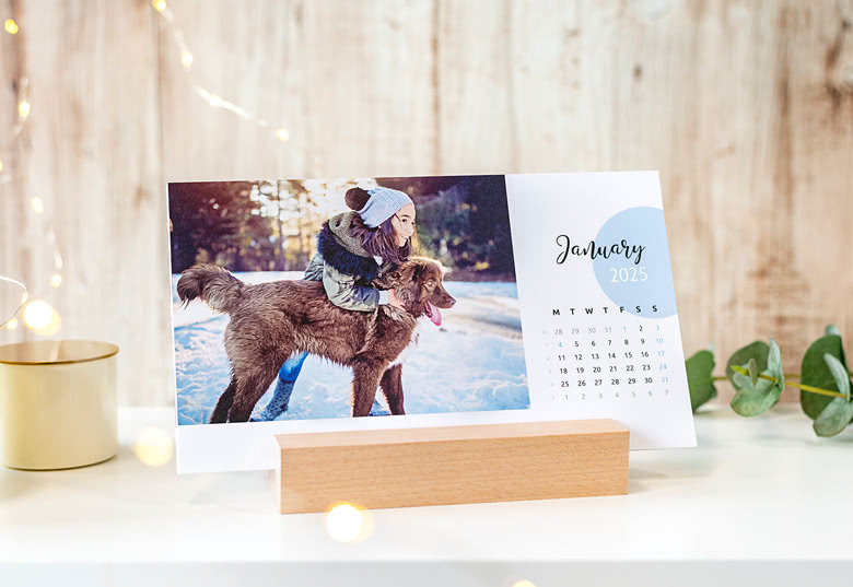 Desk Calendar in Wooden Block