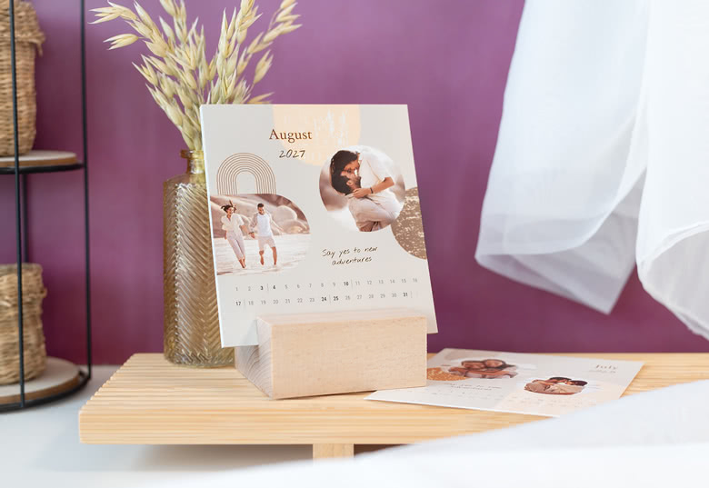 Desk Calendar in Wooden Block