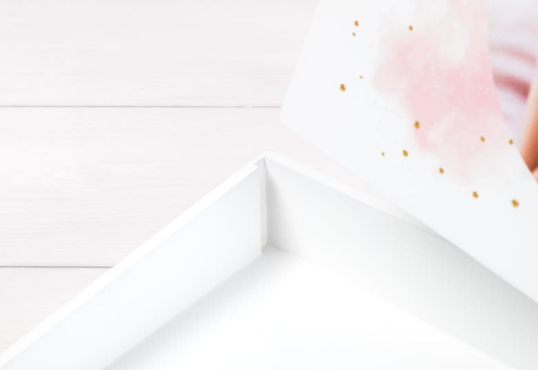 White favour display box with a customisable lid featuring a pink and gold speckled design.