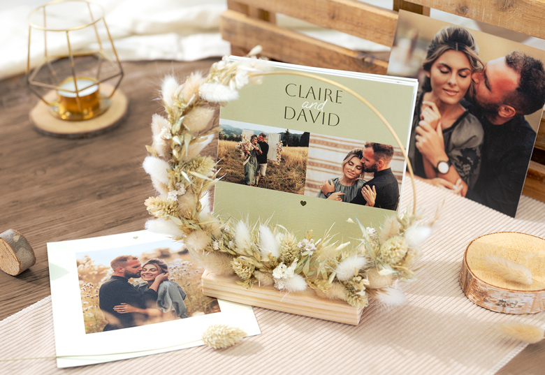 Wooden card holder with dried flowers