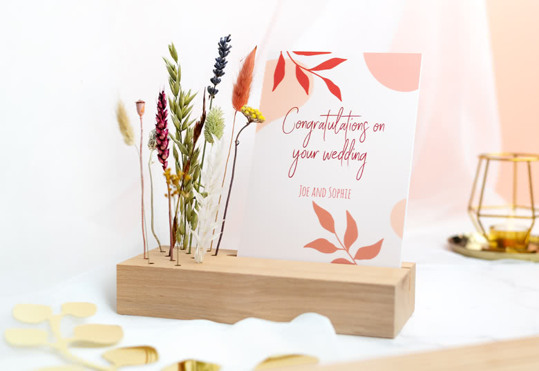 Wooden block with dried flowers and forex card