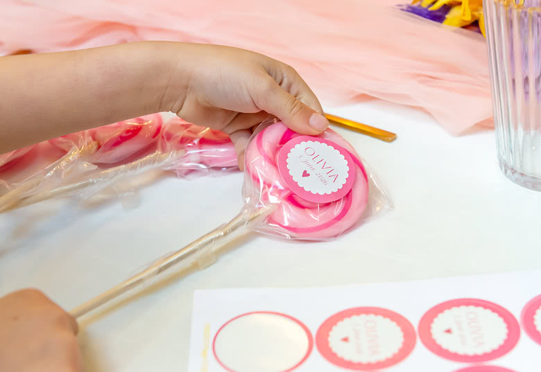 [ProductCategory.Fun_Ideas.Lollipops,Name]