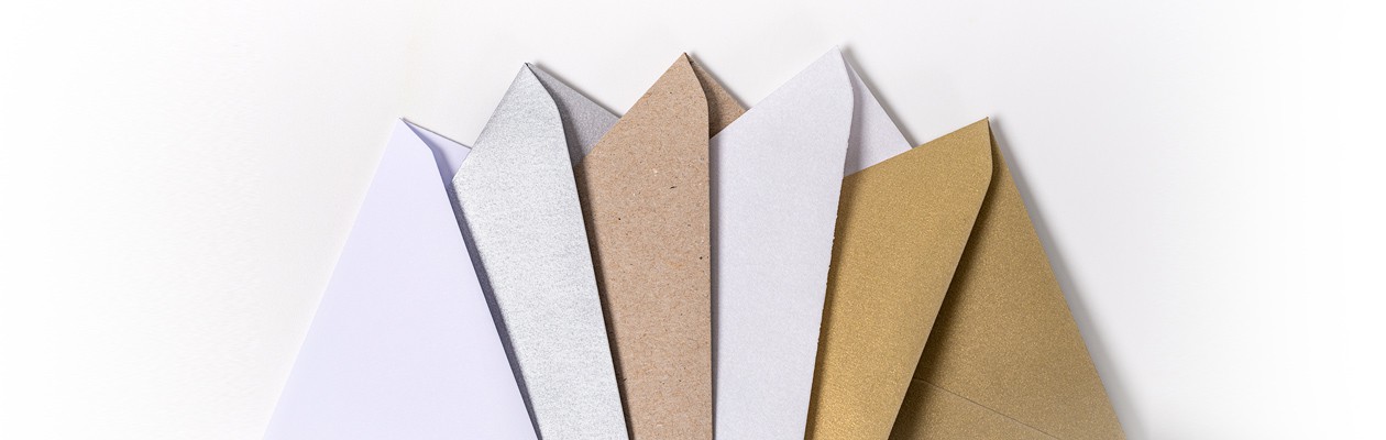 Die Geburtskarten werden ohne Kuverts geliefert. Möchten Sie welche dazubestellen? Hier können Sie das gewünschte Modell wählen.