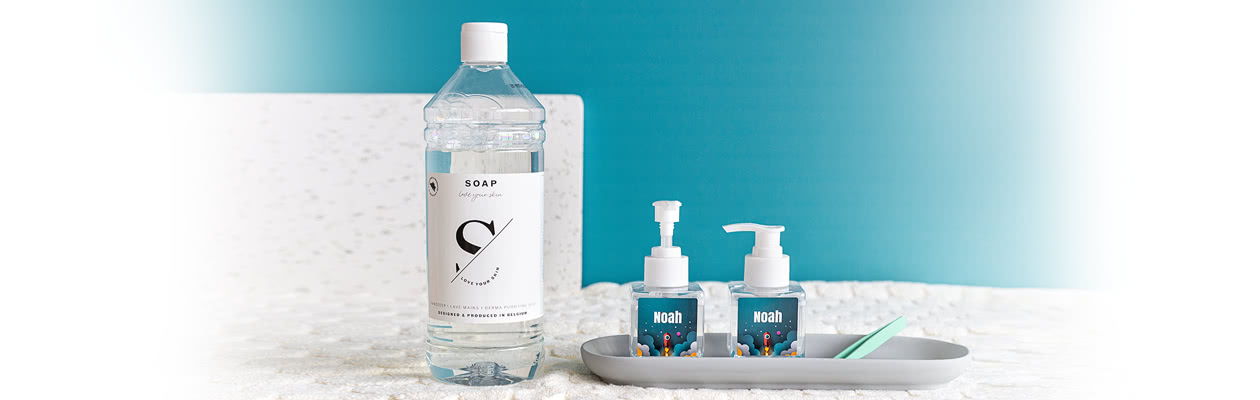 Ajoutez un flacon de savon derma purifiant pour remplir vos Distributeurs de savon.
