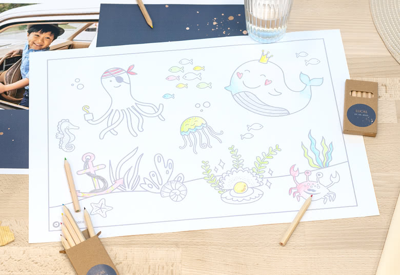 Paper placemats with colouring page on the back