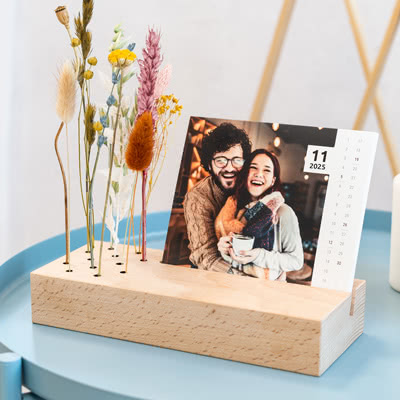Calendar in wooden block with dried flowers