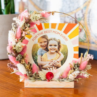 Korthållare i trä med torkade blommor