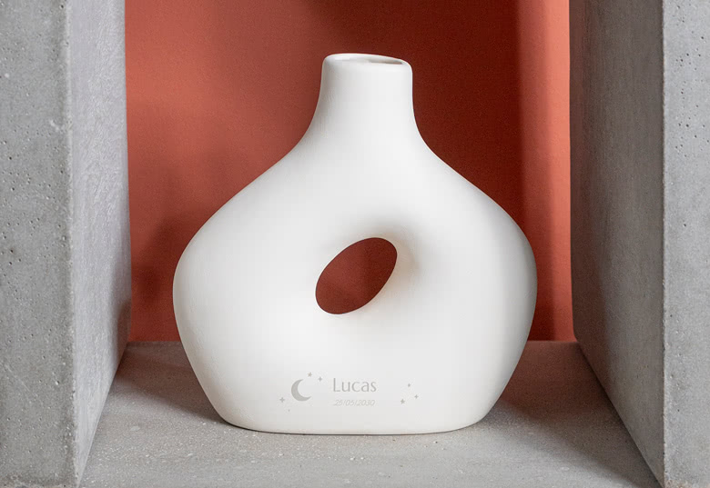 Vase en céramique gravé