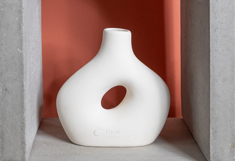 Vase en céramique gravé