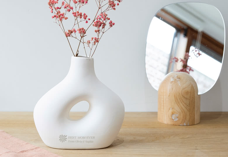 Vase en céramique gravé