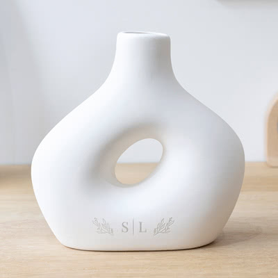 Gravierte Keramikvase