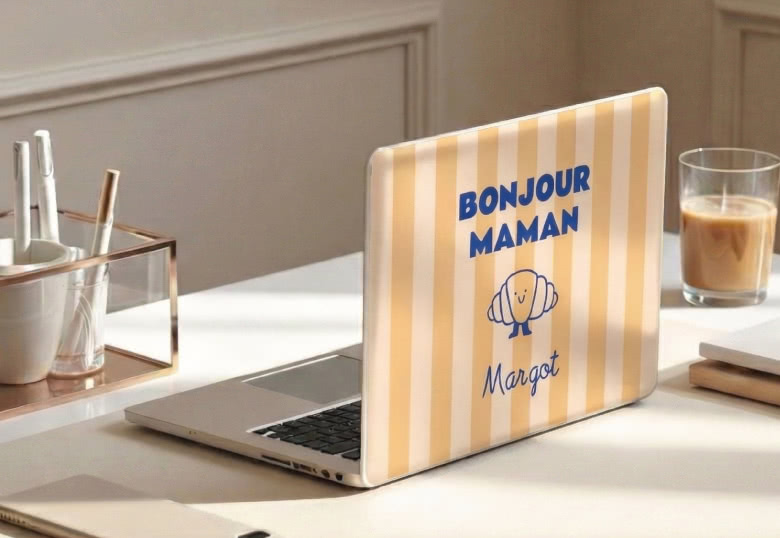 Cadeau fête des Mères personnalisé: cover MacBook Bonjour Maman