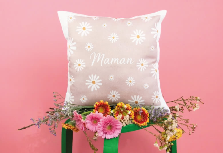 Cadeau fête des Mères personnalisé : coussin personnalisé maman