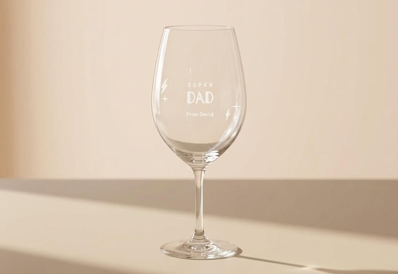 Vinglas med gravering