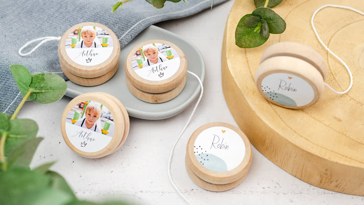 Petits cadeaux d’invités, grands sourires à l'école et aux anniversaires